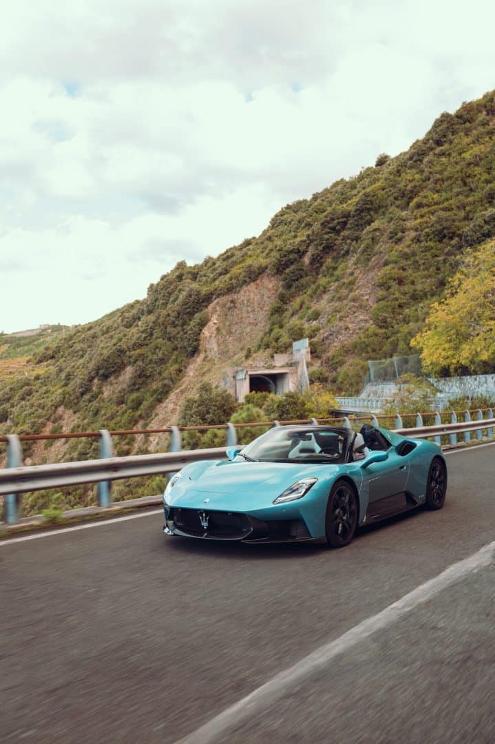 Maserat MCPura prova su strada 250 719x1080