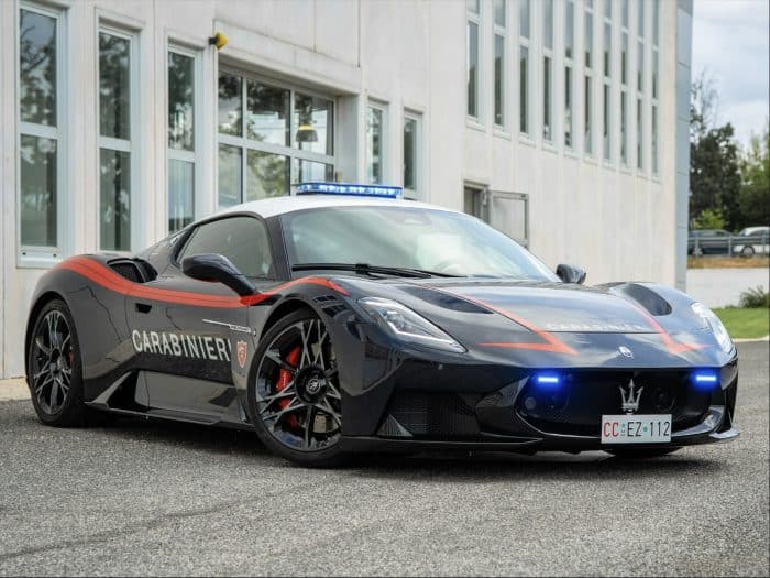Carabinieri con Maserati MCpura e Alfa Romeo Giulia, formidabile potenza al servizio della vita 6 Maserati MCPura Carabinieri
