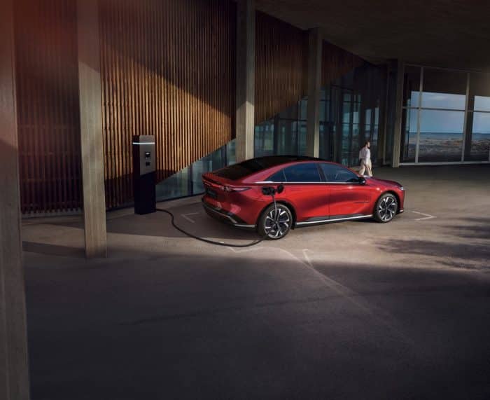 Mazda 6e con lo sconto pre incentivi prezzo a 29.850 euro 3 700x571