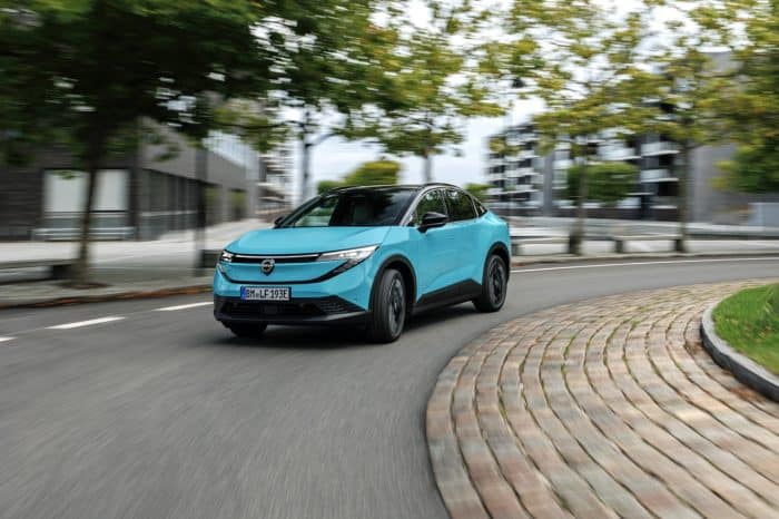 Nissan Leaf 2026 37 700x466