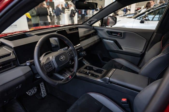 Toyota RAV4 il bestseller mondiale in anteprima a Auto e Moto dEpoca a Bologna 7 700x466