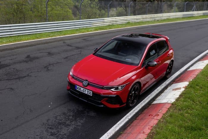 Volkswagen Golf GTI Edition 50 17 700x467