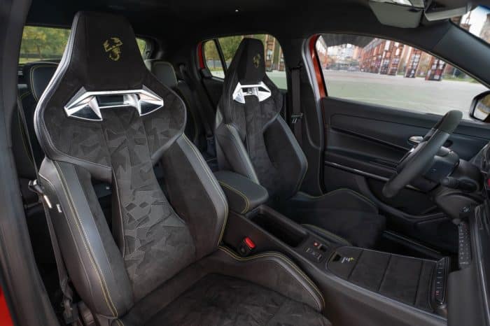 Abarth 600e Competizione Edizione Milano Cortina 2026 5 700x466