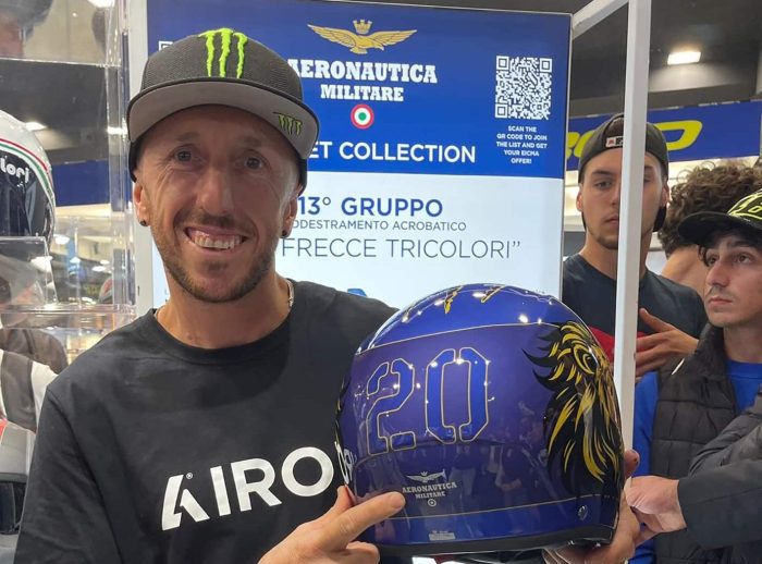 Airoh e Aeronautica Militare 2025 caschi speciali Tony Cairoli casco Aeronautica Militare AIROH 20 Gruppo e1763548023483 700x518