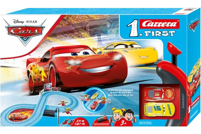 Carrera Natale 2025 idee regalo DISNEY PIXAR CARS FRIENDS RACE1 700x467
