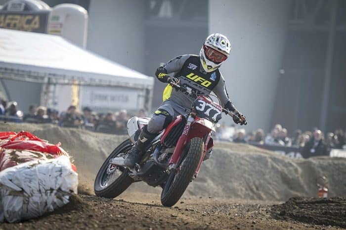 Ducati conquista EICMA 2025 con Hypermotard V2 e Desmo450 MX 7 700x467