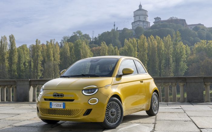 Fiat 500 Hybrid, come va su strada l'auto della riscossa 2 Fiat 500 Hybrid 16 e1764144531369 700x436