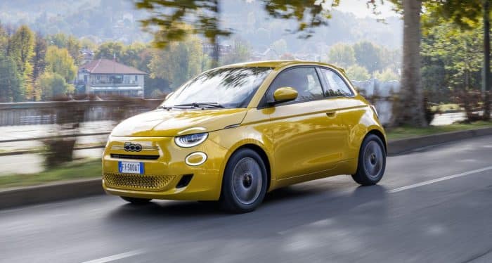 Fiat 500 Ibrida a Mirafiori, Elkann rilancia produzione e ruolo di Torino 6 Fiat 500 Hybrid 4 e1763760364167 700x374