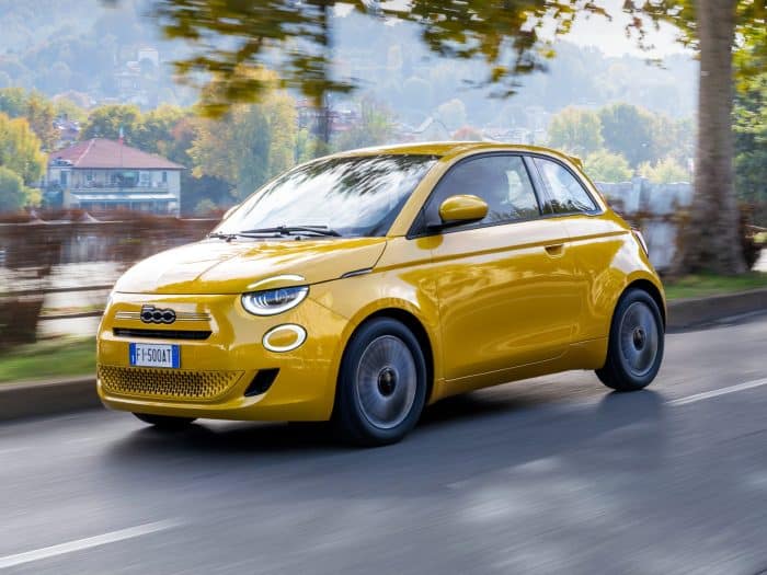 Fiat 500 Hybrid, come va su strada l'auto della riscossa 9 Fiat 500 Hybrid 700x525
