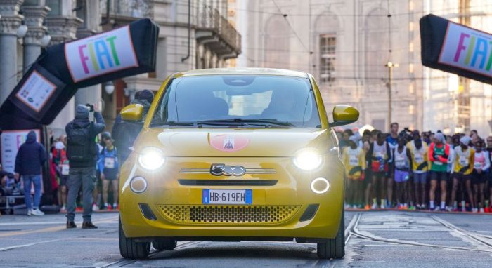 Fiat 500 Ibrida a Mirafiori, Elkann rilancia produzione e ruolo di Torino 7 Fiat 500 Hybrid