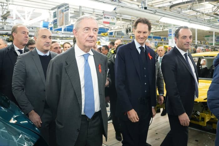 Filosa conferma 2 miliardi per Stellantis e Mirafiori 2025 5 700x467