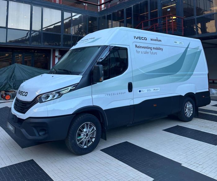 _IVECO eDaily_V2X_Accenture_MOST