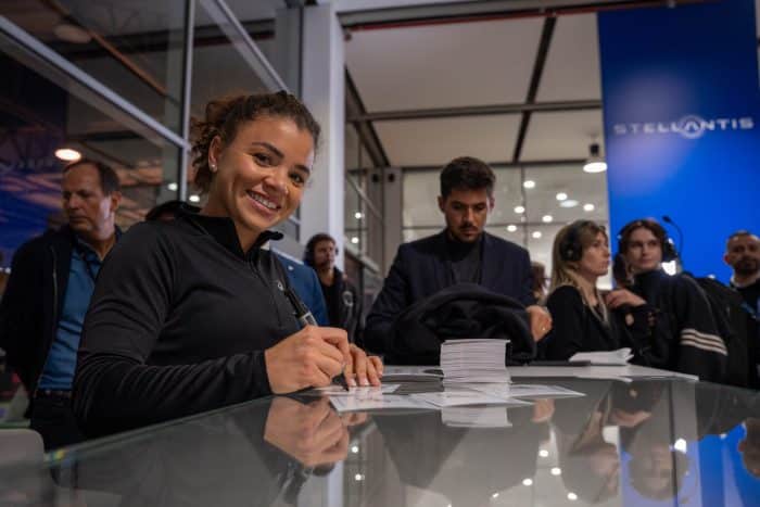 Jasmine Paolini e nuovo Alfa Romeo Tonale protagonisti a Torino 4 700x467