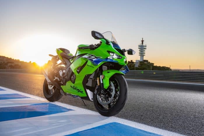 Kawasaki Ninja ZX 10R 2026 3 700x466