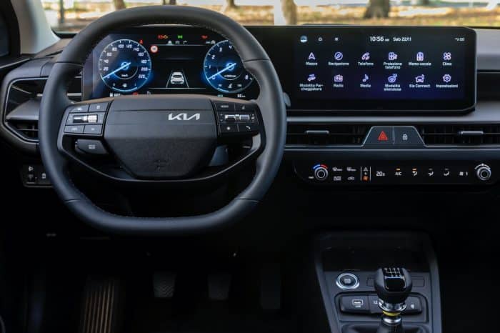 Kia Stonic 2026, la prova. Come va il nuovo crossover compatto 3 Kia Stonic 2026 su strada 28 700x466