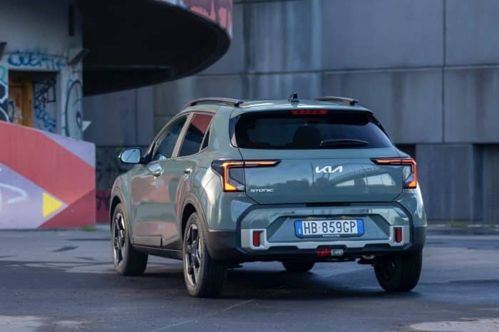 Kia Stonic 2026, la prova. Come va il nuovo crossover compatto 4 Kia Stonic 2026 su strada 4 700x466