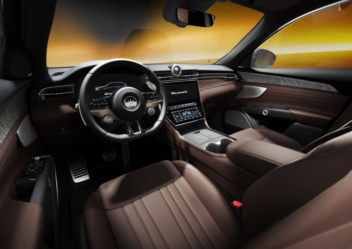 Maserati Grecale Lumina Blu, nuova serie speciale e esclusiva 3 Maserati Grecale Lumina Blu serie speciale 1 e1763544570470 700x496