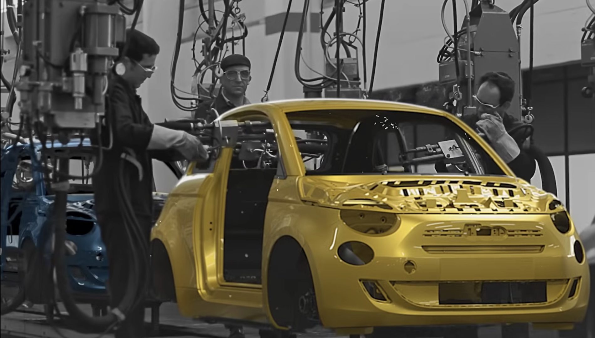 Nuova Fiat 500 Ibrida prodotta a Mirafiori 11 1899x1080