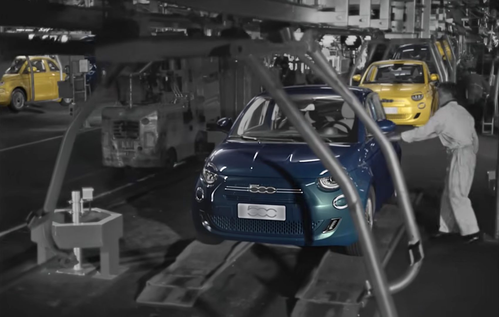 Nuova Fiat 500 Ibrida prodotta a Mirafiori 6 1700x1080