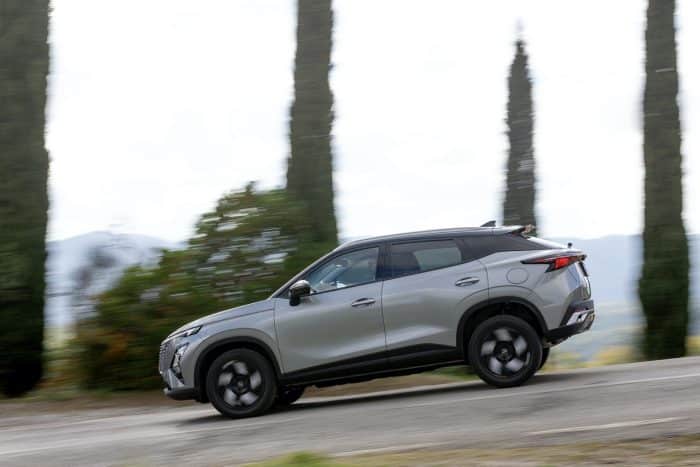 Omoda 5 SHS H prova dellibrido che sfida il mercato dei Suv compatti 19 700x467