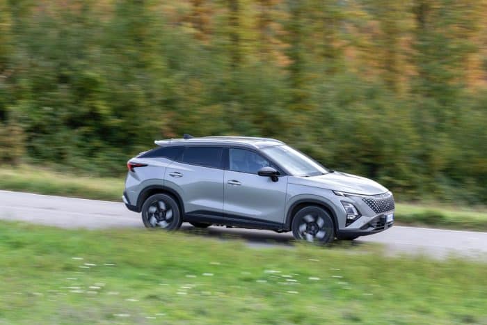 Omoda 5 SHS-H, prova dell'ibrido che sfida il mercato dei Suv compatti 4 Omoda 5 SHS H prova dellibrido che sfida il mercato dei Suv compatti 26 700x467