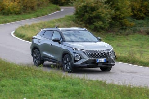 Omoda 5 SHS H prova dellibrido che sfida il mercato dei Suv compatti 30 480x320