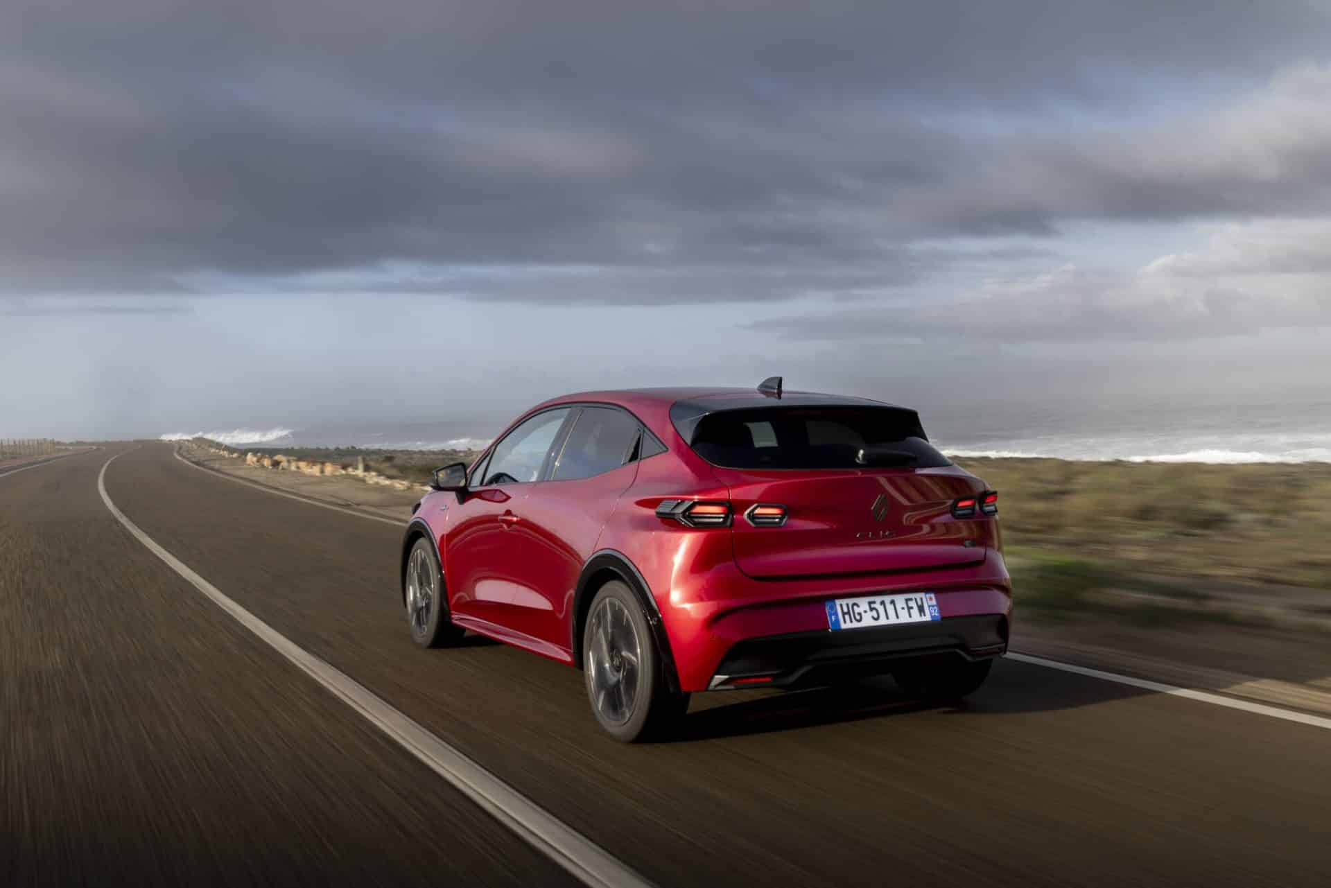 Renault Clio 2026, eccola su strada. Prezzo e caratteristiche
