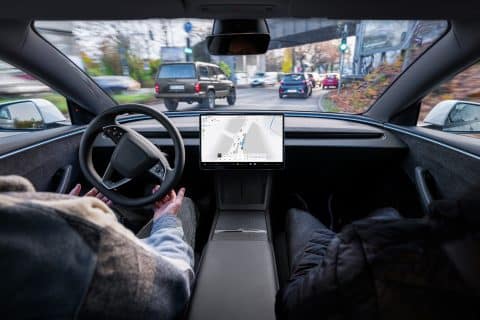 Tesla Full Self Driving Supervised in Europa con test passeggeri dal 1 dicembre 480x320