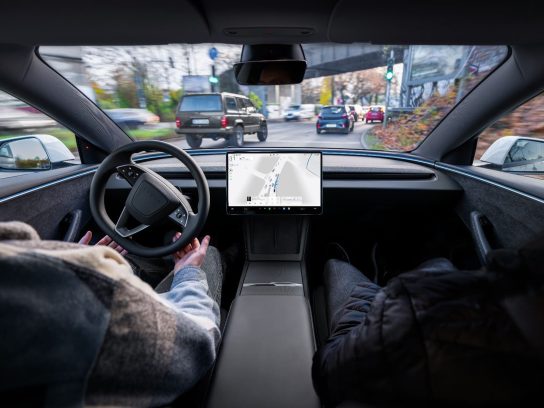 Tesla Full Self Driving Supervised in Europa con test passeggeri dal 1 dicembre 544x408