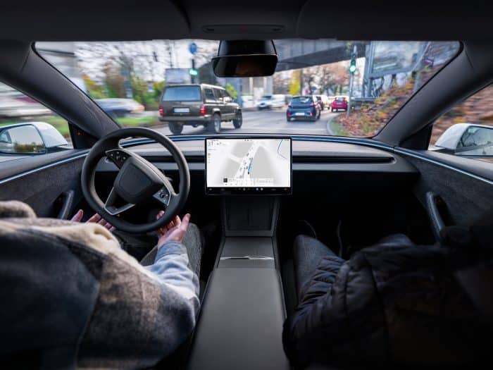 Tesla Full Self Driving Supervised in Europa con test passeggeri dal 1 dicembre