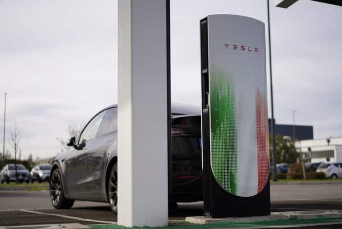 Tesla supera quota 1000 Supercharger in Italia