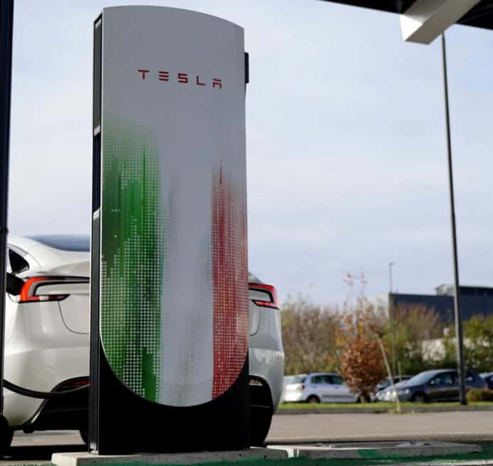 Tesla supera quota 1000 Supercharger in Italia 2 e1764158577813 693x656
