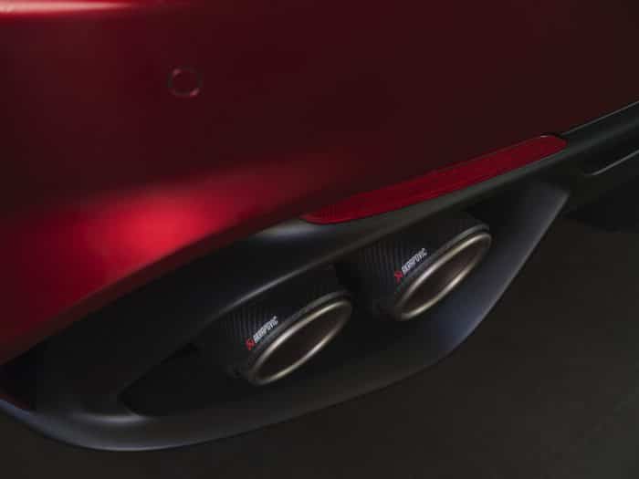 Alfa Romeo Giulia e Stelvio Quadrifoglio Collezione, nuove edizioni limitate 5 Alfa Romeo Giulia e Stelvio Quadrifoglio Collezione 7 700x525