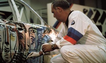 BMW Art Car compie 50 anni 8 icone a Milano per lultimo appuntamento 7 370x220