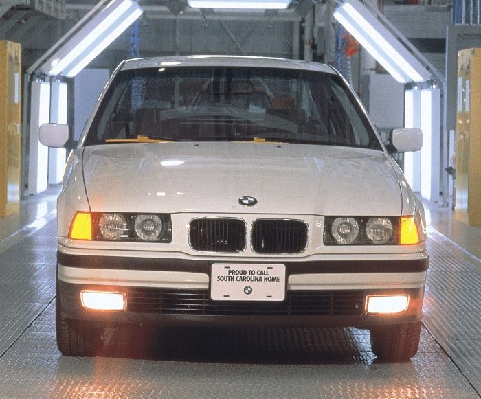 BMW Serie 3 50 anni di storia formidabile e 18 milioni di esemplari 26 e1765465605882 700x581