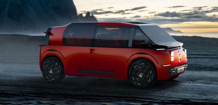 Sorprendente Citroen ELO, torna la monovolume con 6 posti in 4,1 metri 2 Citroen Elo 2 scaled e1765286552505 700x338