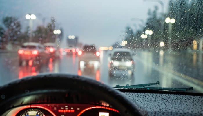 Come guidare in sicurezza con il maltempo inverno neve ghiaccio 3 700x400