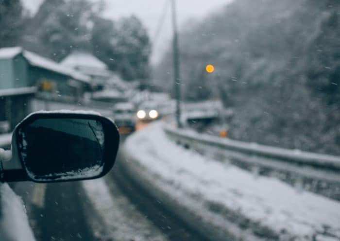 Come guidare in sicurezza con il maltempo inverno neve ghiaccio 4 700x496