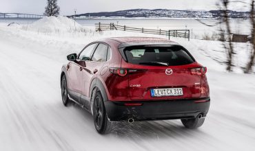 Guidare-in-sicurezza-durante-linverno-5-consigli-fondamentali-di-Mazda-2-e1765883199706-370x220.jpg