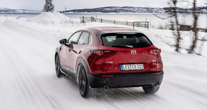 Guidare in sicurezza durante l'inverno, 5 consigli di Mazda 2 Guidare in sicurezza durante l'inverno, 5 consigli fondamentali di Mazda