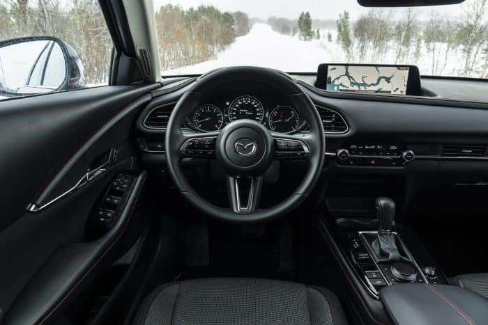 Guidare in sicurezza durante l'inverno, 5 consigli di Mazda 5 Guidare in sicurezza durante linverno 5 consigli fondamentali di Mazda 7 700x467