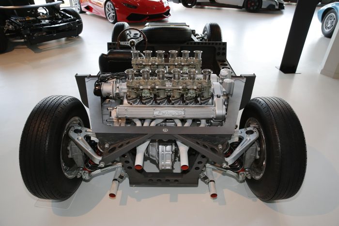 Lamborghini Miura 1965 il telaio che ha cambiato le supercar 9 700x467