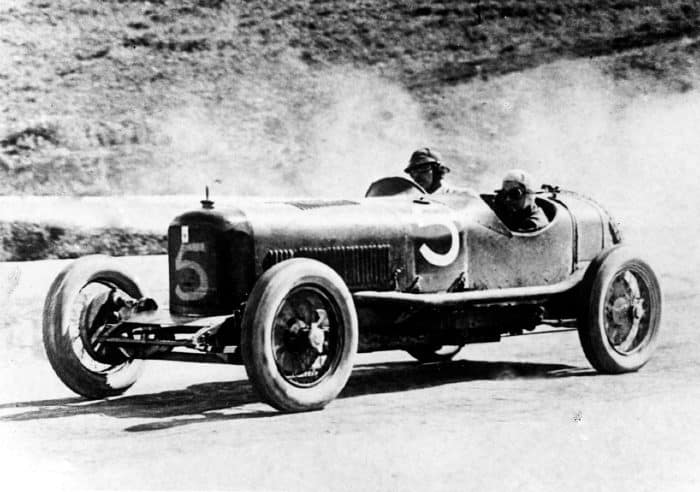 Maserati 111 anni tra storia, innovazione e futuro delle supercar 3 Maserati Tipo26 Targa Florio 1926 700x492
