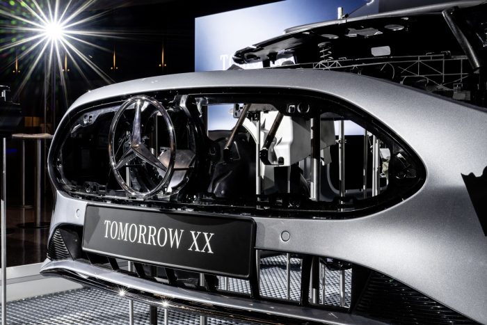 Mercedes Tomorrow XX, ecco 40 soluzioni per decarbonizzare l’auto 3 Mercedes Tomorrow XX 13 700x467