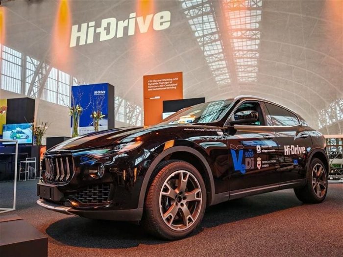 Stellantis accelera linnovazione nella guida automatizzata attraverso il progetto europeo di punta Hi Drive MY 2018 Maserati Levante Living Lab 700x525