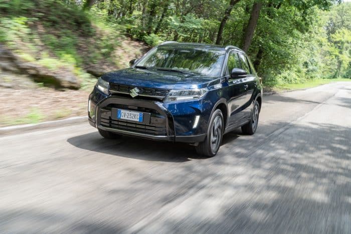 Suzuki le novita auto ibride per il 2026. S Cross Swift e Vitara 5 700x467