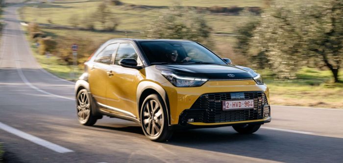 Toyota Aygo X, come va la prima citycar full hybrid. Consumi ed efficienza 2 Toyota Aygo X test drive 2026 Aygo X GR Sport Mustard Dynamic 011 scaled e1765987725346 700x332