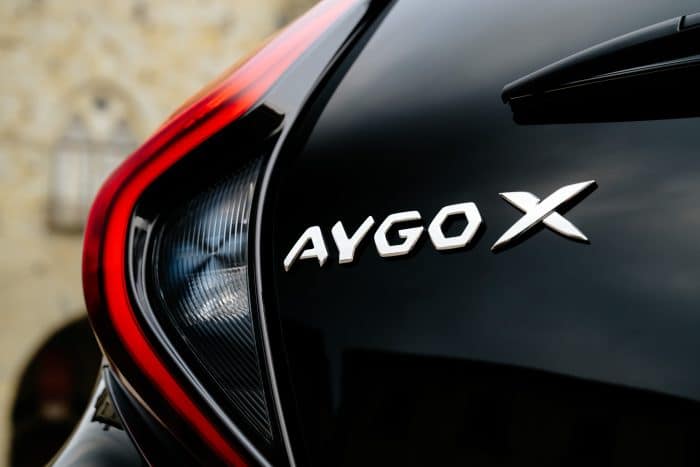 Toyota Aygo X, come va la prima citycar full hybrid. Consumi ed efficienza 6 Toyota Aygo X test drive 2026 Aygo X High Grade Cinnamon Interior and Details 017 700x467