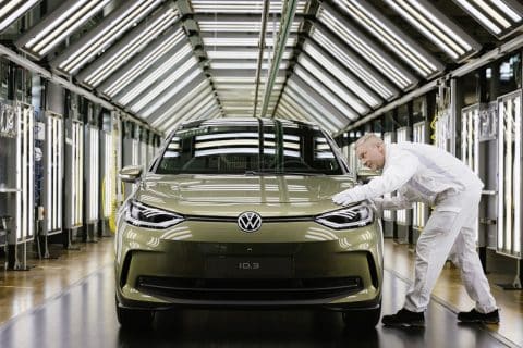 Volkswagen fabbrica auto elettriche Dresda Gläserne Manufaktur 9