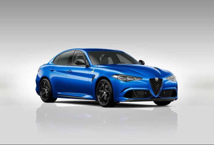 Il Quadrifoglio Alfa Romeo torna a listino su Giulia e Stelvio con il formidabile V6 8 Alfa Romeo Giulia Quadrifoglio 2026 Blu Misano